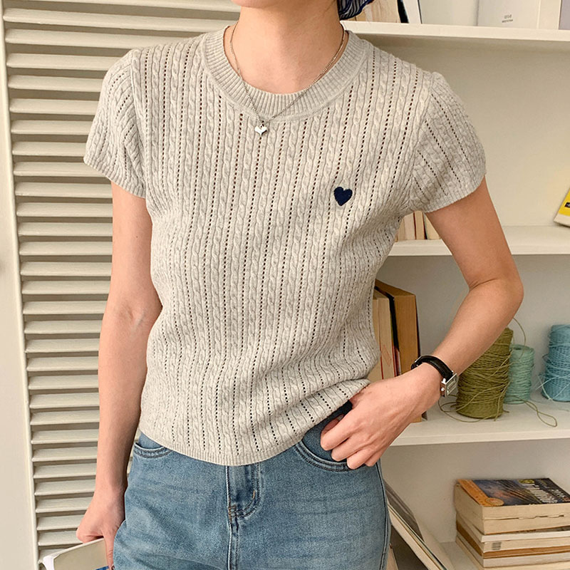 เสื้อยืดผู้หญิง คอกลม แขนสั้น  - Embroidery Design Love บทวิจารณ์และราคา