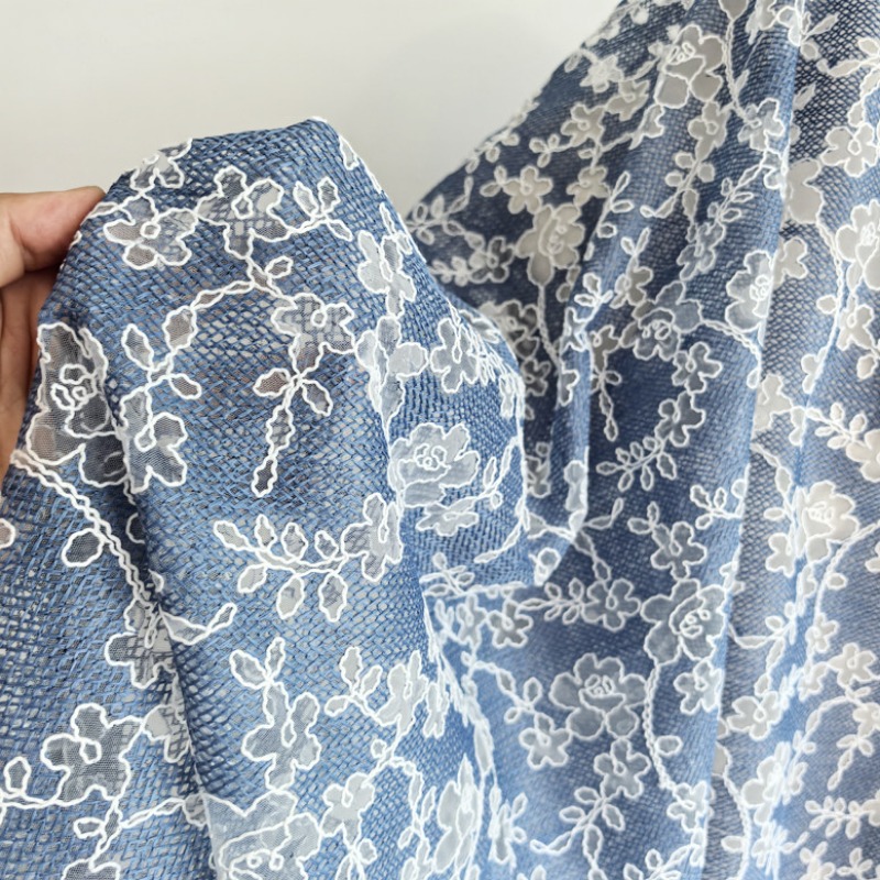 ผ้าลูกไม้ปักลายดอกไม้สีฟ้าพื้น - Embroidery Flower Pattern บทวิจารณ์และราคา