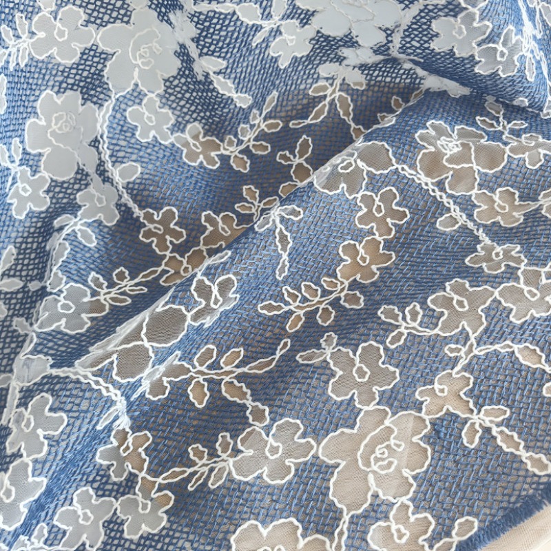 ผ้าลูกไม้ปักลายดอกไม้สีฟ้าพื้น - Embroidery Flower Pattern บทวิจารณ์และราคา