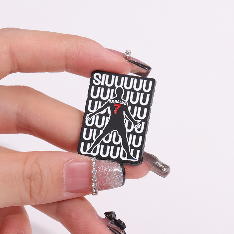 การ์ตูนฟุตบอลตัวอักษรเคลือบ Pi - Embroidery House บทวิจารณ์และราคา