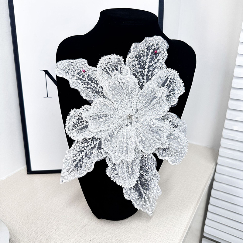 ลูกไม้สีขาวประดับเลื่อม ปักลาย - Embroidery Flower Pattern บทวิจารณ์และราคา