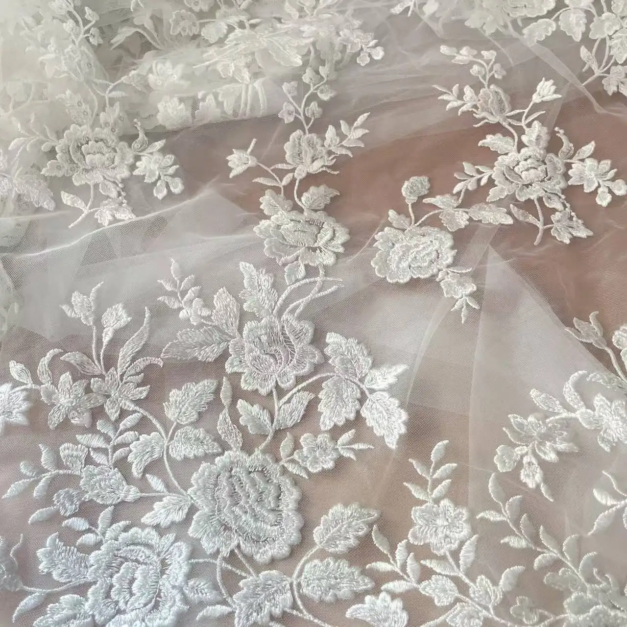 ผ้าลูกไม้ปักลายฝรั่งเศส ลายดอก - Embroidery Flower Pattern บทวิจารณ์และราคา